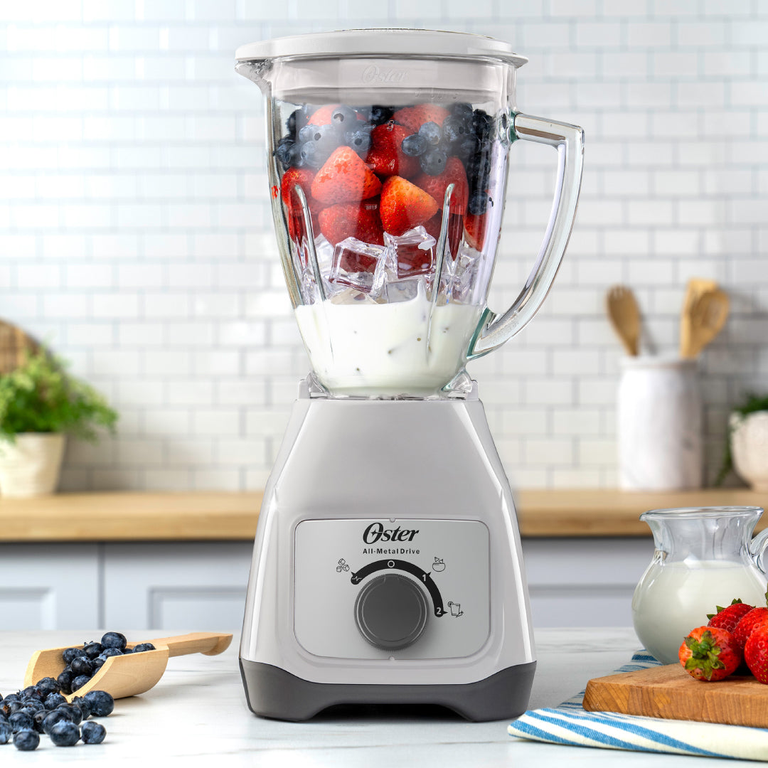 Licuadora Oster® 2 Velocidades y Pulso con Vaso Boroclass® 1.5 Lt Blanco BLSTKAG-WRD-2